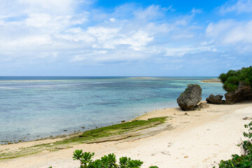 沖縄　本島　エメラルドビーチ　岩