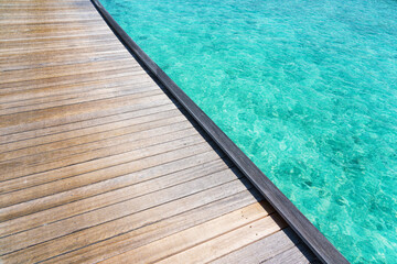 Obraz premium A wooden jetty in a Beautiful maldives tropical island. copy space.