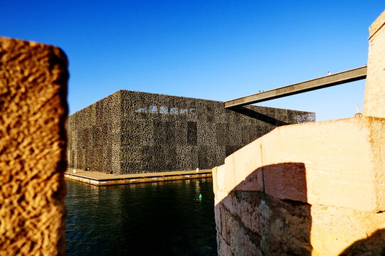 MUCEM. (Mus&eacute;e des Civilisations de l'Europe et de la M&eacute;diterran&eacute;e) Vue g&eacute;n&eacute;rale avec la passerelle.  Marseille. France.  D&eacute;cembre 2025.