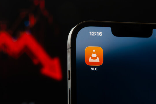 VLC media player mobile app icon with red downward financial graph representing software market uncertainty. Sonora, Mexico - January 28, 2026
