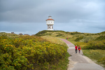 Weg zum Wasserturm auf der Insel Langeoog