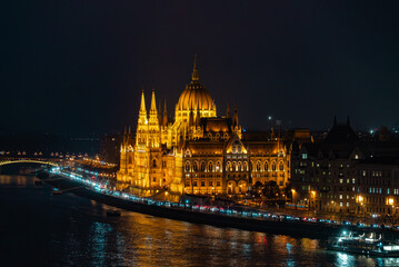 Obraz premium Hungarian Parliament Illuminated at Night Seen from Buda Castle