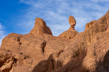 Wanderreise, Urlaub in Marokko, Dades Tal, Dades Schlucht: Wanderung im Canyon nahe der Felsen - Monkey Fingers, Pattes Des Singes: Spektakul&auml;re Berg und Landschaft