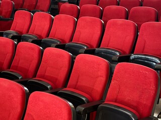 Fototapeta premium Red theater seats in empty auditorium