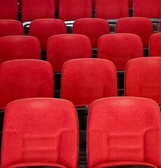 Obraz premium Red theater seats in empty auditorium 
