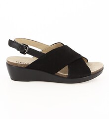 Chaussure sandale en cuir pour femmes, isolées sur fond blanc © LUC - PHOTOGRAPHE