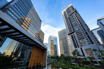 Obraz premium Modern residential buildings seen from a low angle during dusk in Sao Paulo, Brazil.