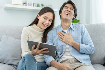 Fototapeta premium Couple using smartphone for online shopping at home. Hand holding mobile phone with payment detail page display and credit card, stay home, technology, electronic commerce, internet, market place