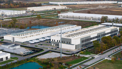 Obraz premium New Albany, Ohio , a Data center hub aerial view hosting cloud computing infrastructure