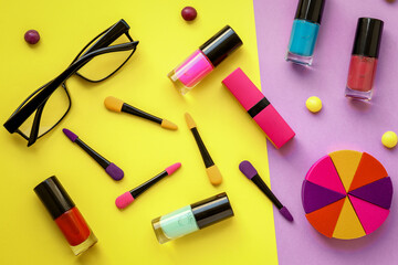 Obraz premium make up set on yellow and purple background top view