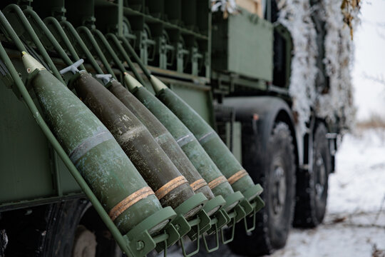 155 mm artillery shells for the Bogdana installation are inserted into the ammunition transport compartment