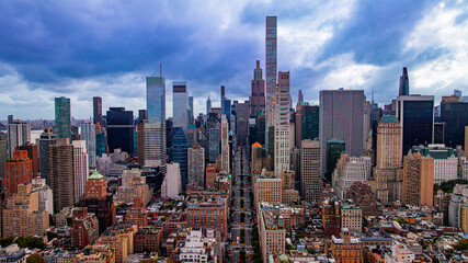 Obraz premium Manhattan skyline over Hudson River. Aerial night view of Manhattan skyline along the Hudson River waterfront