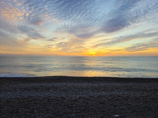 Obraz premium Amanecer tranquilo sobre el mar Mediterráneo