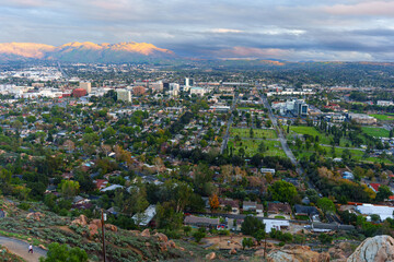 Fototapeta premium Panoramic Vista Of Riverside California With Distant Mountains Bathed In Golden Light