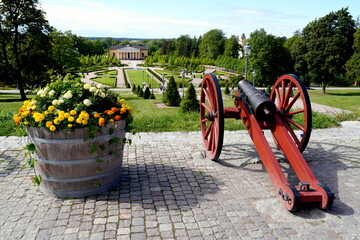 Kanone Blumenkbel Barockgarten Garten Universit
