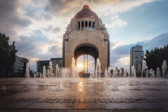 Monument to the Revolution (Monumento a la Revolucion) - Mexico City, Mexico