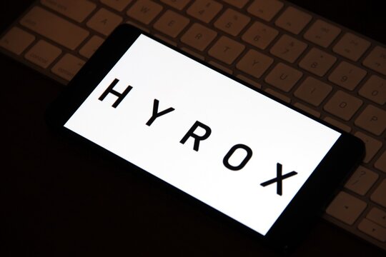HYROX - Competi&ccedil;&atilde;o global de fitness que combina corrida com exerc&iacute;cios funcionais, criada na Alemanha em 2017. &Eacute; popularmente conhecida como uma "maratona" de fitness de alta intensidade.