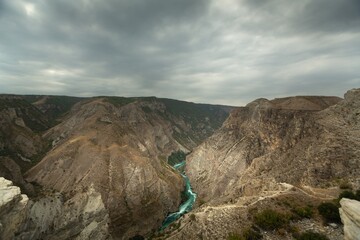 Obraz premium Mountain landscape valley panorama and elevator