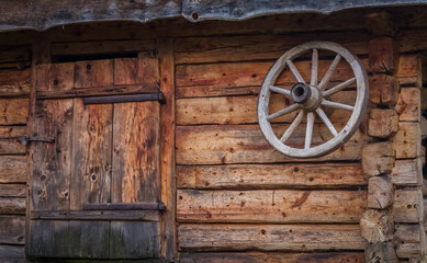 Obraz premium Traditional Carpathian Log Barn with Tiled Roof