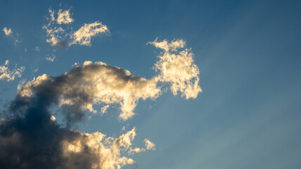 Fototapeta premium Golden Hour Clouds in Blue Sky