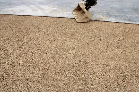 Compactage de grave calcaire concass&eacute; pour stabilisation de sol, cr&eacute;ation de route