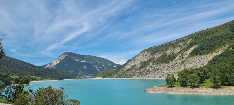 C&ocirc;te d&rsquo;Azur Panorama &ndash; lakers, Sea and Mountains
