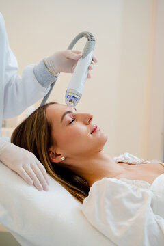 Fractional RF needle facial lifting using professional radiofrequency cosmetology equipment.