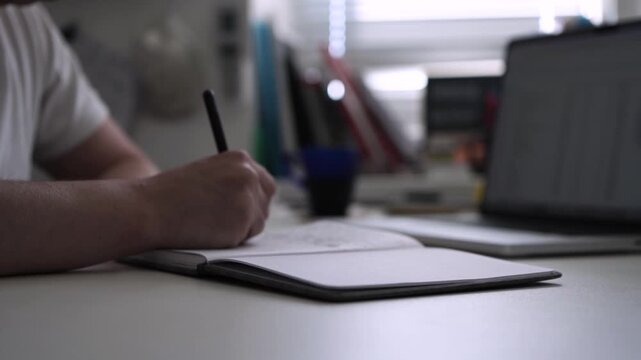 Journaling for Mindfulness and Self-Reflection