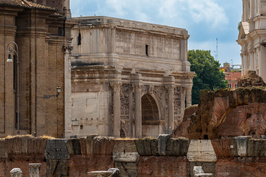 Relief-rich arch with Latin inscription
