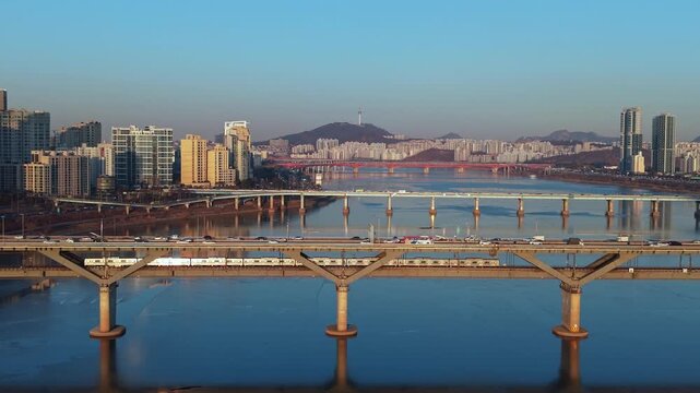 Subway and cars are passing by over Cheongdam Bridge across the Han River. 지하철과 자동차들이 지나가고 있는 서울 청담대교의 아침 풍경.	
