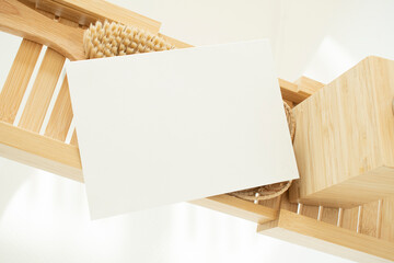 모던한 욕실 배경과 카드 목업