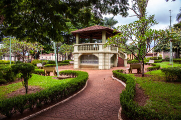 Obraz premium A classic Brazilian bandstand in a quiet public garden in Nuporanga, Sao Paulo state. A symbol of traditional architecture and community life in small towns of Brazil.