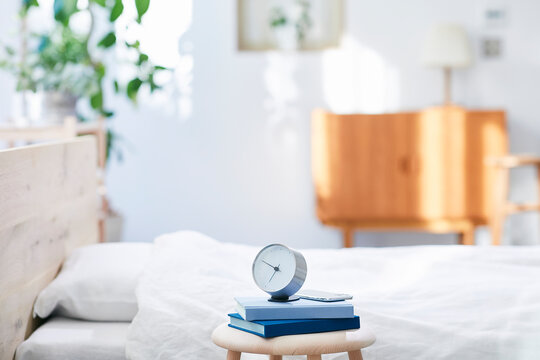 日差しが入るベッドルーム