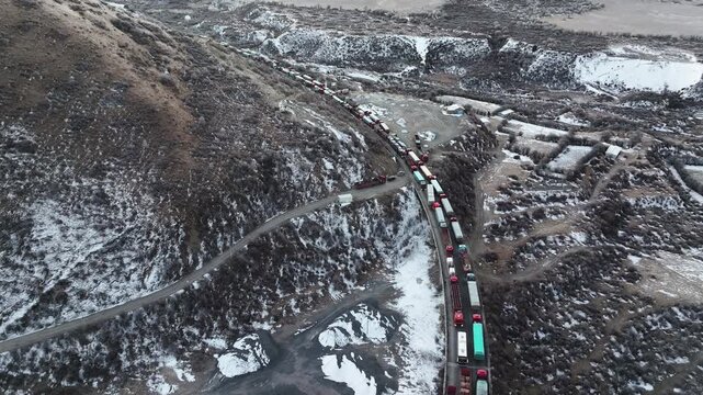 Massive traffic jam in the highlands