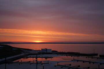 Sonnenaufgang am neuen See in der Lausitz
