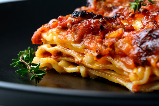 Lasagne di mafaldine al forno con rag&ugrave; alla bolognese, Pasta Italiana 