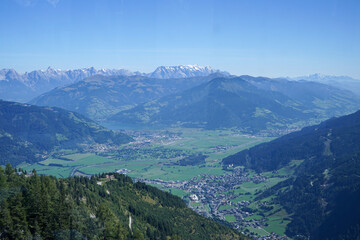Obraz premium Panoramic Valley View from Kitzsteinhorn in the Austrian Alps