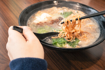Taiwanese pot style noodles, nabeyaki yi mein with egg and vegetables.
