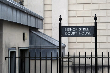 Fototapeta premium Bishop Street Courthouse Sign and Architecture in Derry, Northern Ireland