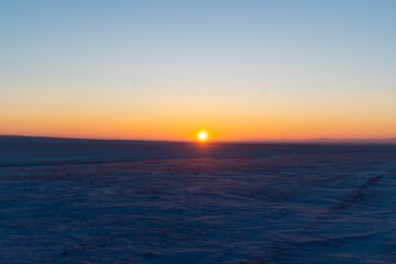 Obraz premium ハイラルの雪原に沈む夕陽
