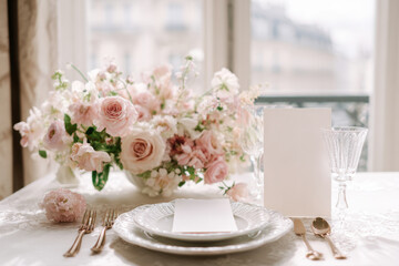 Elegant table setting for wedding celebration with floral centerpiece