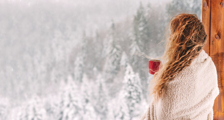 Naklejka premium Woman Enjoying Connection with Nature and Winter Landscape