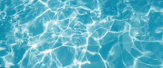 Obraz premium The inviting blue water surface exudes coolness