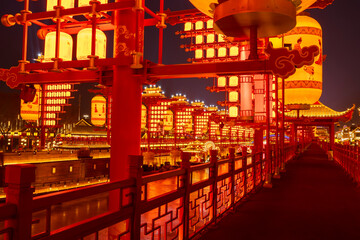 Chinese lanterns by the river in winter， Chinese festive lantern at night © zhengzaishanchu
