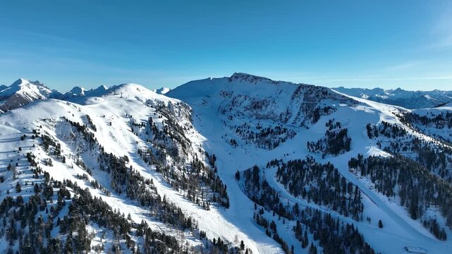 Orizzonti innevati sopra Pampeago