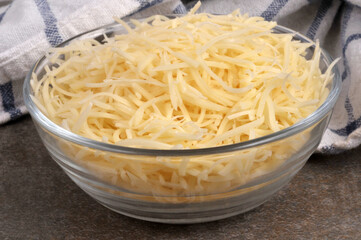 Ramequin de fromage r&acirc;p&eacute; en gros plan