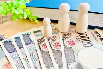 家族と教育にかかる費用のイメージ