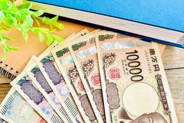 お金の知識を勉強するイメージ