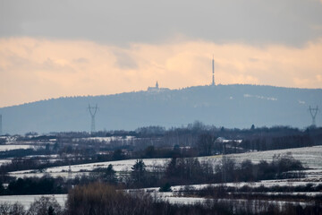 Fototapeta premium Góry Świętokrzyskie zimą.Góra 