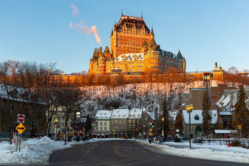 Obraz premium Frontenac Castle at sunrise